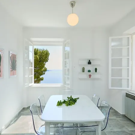 Hedera Estate, Hedera A30