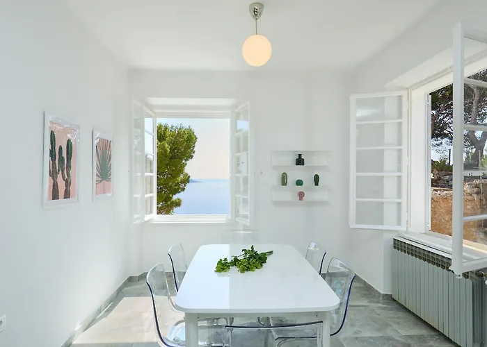 Hedera Estate, Hedera A30